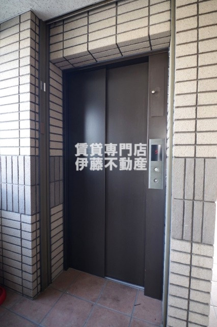 レージュ　ウエストのロビー|エレベーター