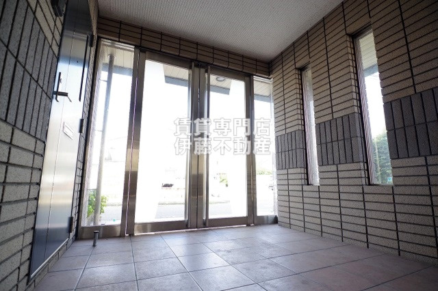 レージュ　ウエストのエントランス