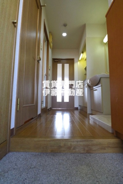 レージュ　ウエストの玄関