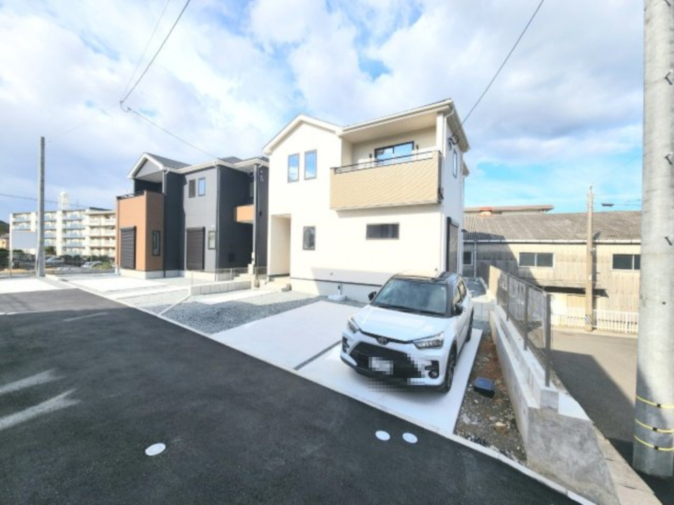 ーFITーフィットー小倉北区井堀１丁目1期　【小倉北区　新築戸建て】の外観|白とベージュの優しい色合いの外観です♪　【小倉北区　新築戸建て】