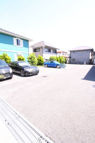 レオパレスUrban・Lifeの駐車場