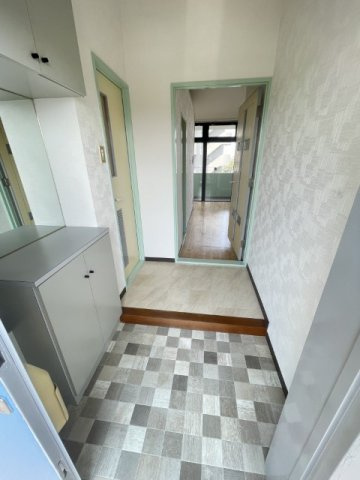 サンロイヤル新居壱番館の玄関|シンプルで使いやすい玄関です