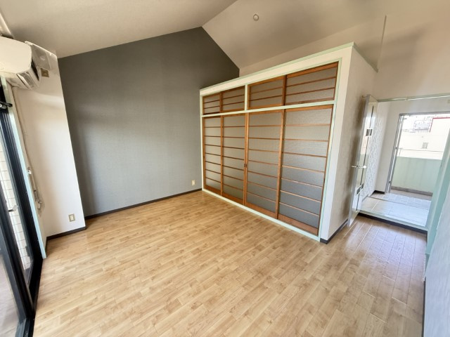 サンロイヤル新居壱番館の居間・リビング|使いやすいリビングです