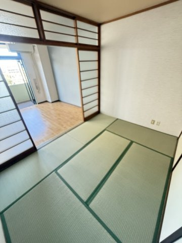 サンロイヤル新居壱番館の和室|和室があれば客間としても活用できます