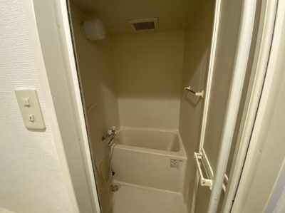 【浴室】 | サヴォイステーション | 別号室の写真になります。現況優先。