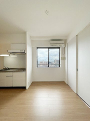 【居間・リビング】 | ヴィラージュ博多駅南 | 別号室の写真になります。現況優先。