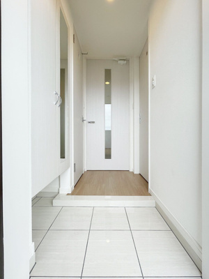 【玄関】 | ヴィラージュ博多駅南 | 別号室の写真になります。現況優先。