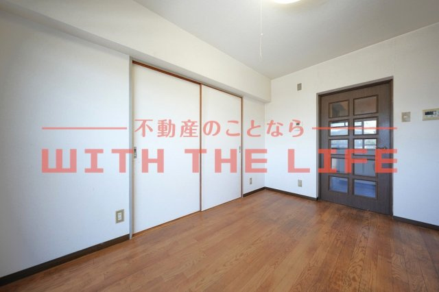ロイヤルマンション国分【キャッシュバック対象物件】の居間・リビング|使いやすいリビングです