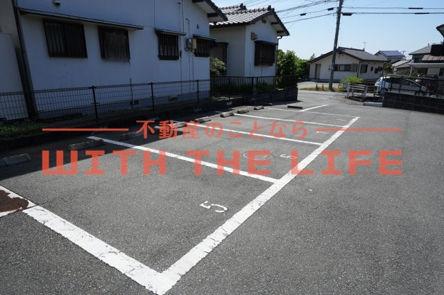 ロイヤルマンション国分【キャッシュバック対象物件】の駐車場
