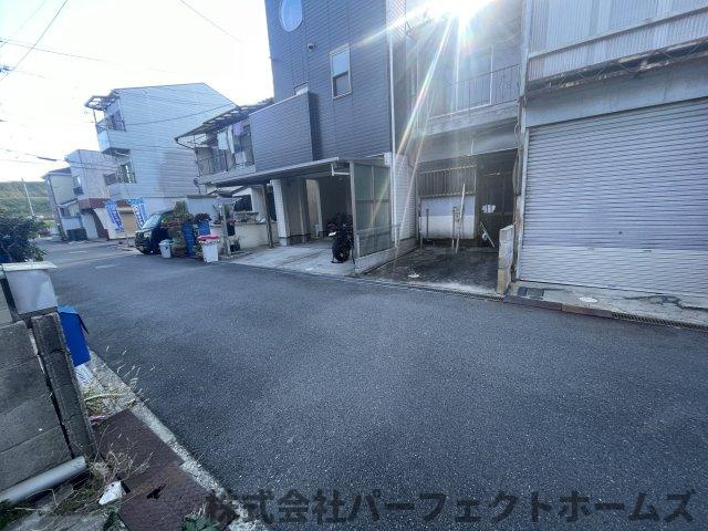 摂津市鳥飼下３丁目中古テラスハウスの前面道路含む現地写真|前面道路含む現地写真です
