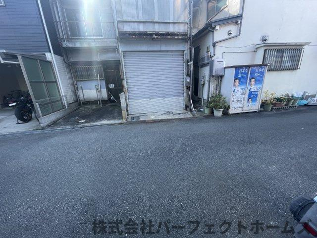 摂津市鳥飼下３丁目中古テラスハウスの前面道路含む現地写真|前面道路含む現地写真です