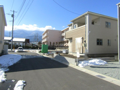 【前面道路含む現地写真】 | ブルーミングガーデン南アルプス市小笠原 | 前面道路含む現地写真です