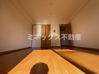 【居間・リビング】 | ヴィオレッタ | 同タイプのお部屋の写真。現況を優先します。