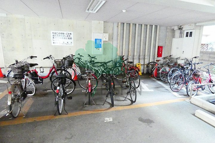 パークハイムジュノンの駐車場