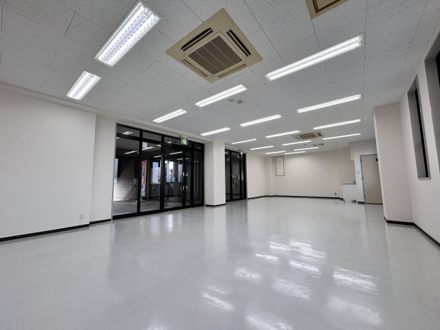 和田秋川ビルの内装