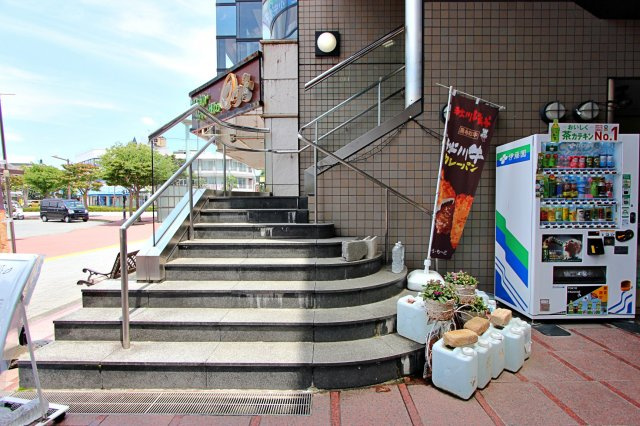 和田秋川ビルのエントランス|物件入り口