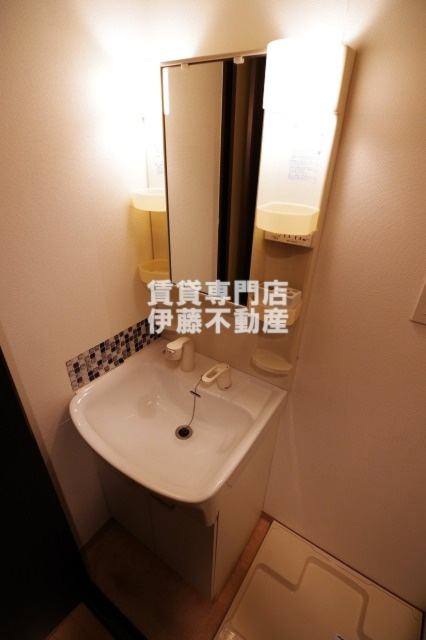 CREA花の木の独立洗面台