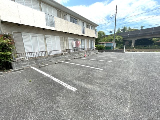 パルテール市川の駐車場