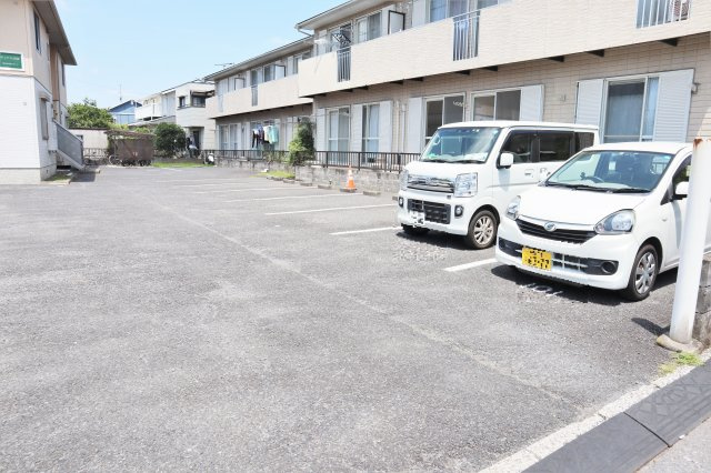 パルテール市川の駐車場