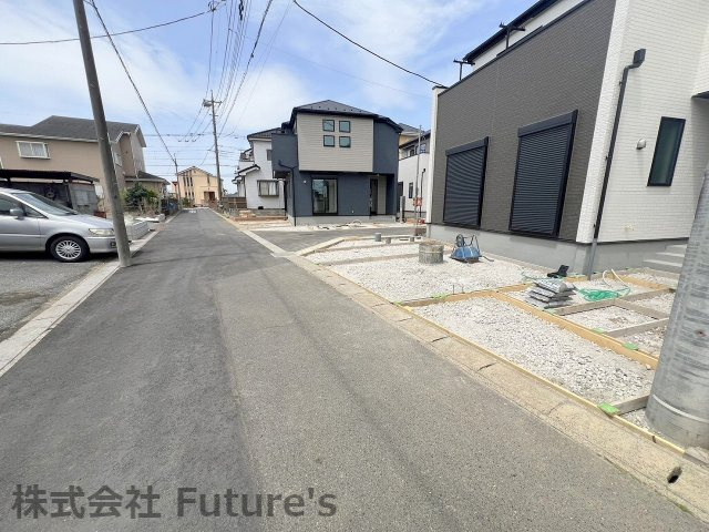 三郷市彦野1丁目　新築戸建　全7棟　5号棟の前面道路含む現地写真|前面道路含む現地写真になります。