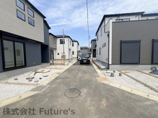 三郷市彦野1丁目　新築戸建　全7棟　4号棟の前面道路含む現地写真|前面道路含む現地写真になります。（新設道路）
