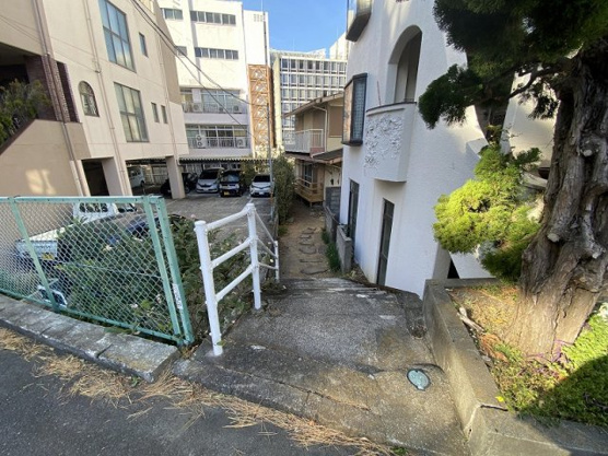 【前面道路含む現地写真】 | 熱海市春日町　戸建