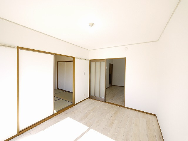 エスペランサB（櫟本町）の和室|柔らかい畳が心地よい和室