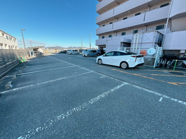 アレックスやしろの駐車場