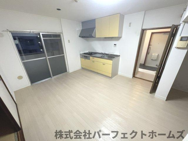 釈尊寺第3住宅第43号棟の居間・リビング|ゆったりとした居間です