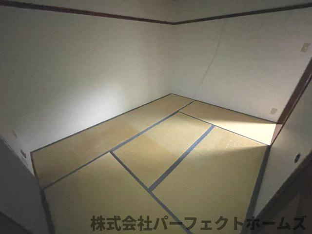 釈尊寺第3住宅第43号棟の内装|明るい色調の室内です