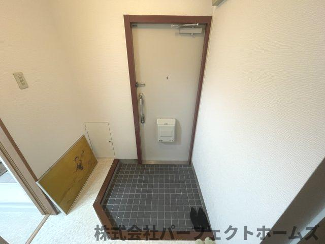 釈尊寺第3住宅第43号棟の玄関|シンプルで使いやすい玄関です