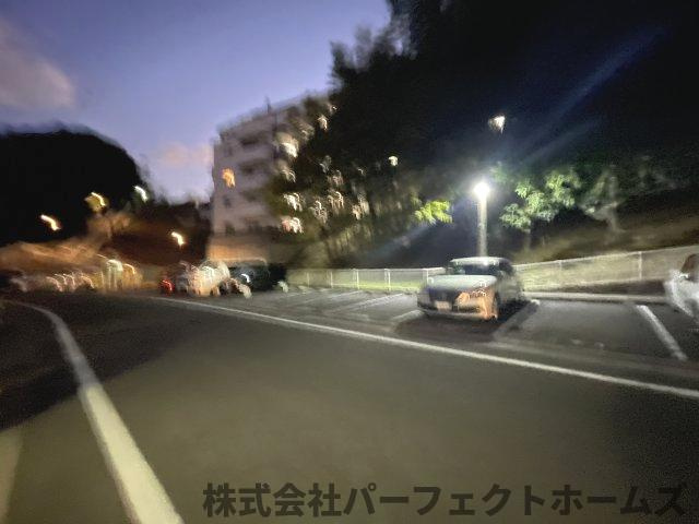 釈尊寺第3住宅第43号棟の駐車場