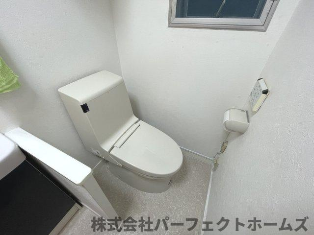 釈尊寺第3住宅第43号棟のトイレ|落ち着いた色調のトイレです