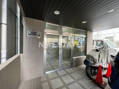 【エントランス】 | プレコートオカダ