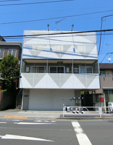 鳴海ビルの外観