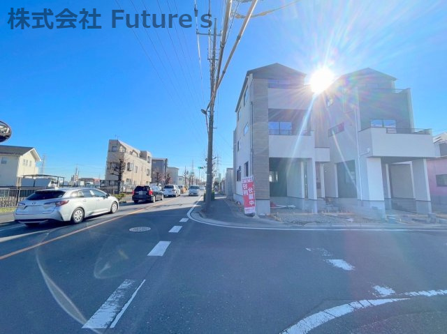 八潮市伊草1丁目　新築戸建　全2棟　1号棟の前面道路含む現地写真|前面道路含む現地写真です。