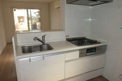 【キッチン】 | ベイブランシェ浜町 | ３口ガスコンロ付きシステムキッチン