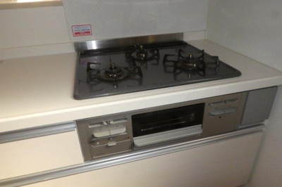 【キッチン】 | ベイブランシェ浜町 | ３口ガスコンロ