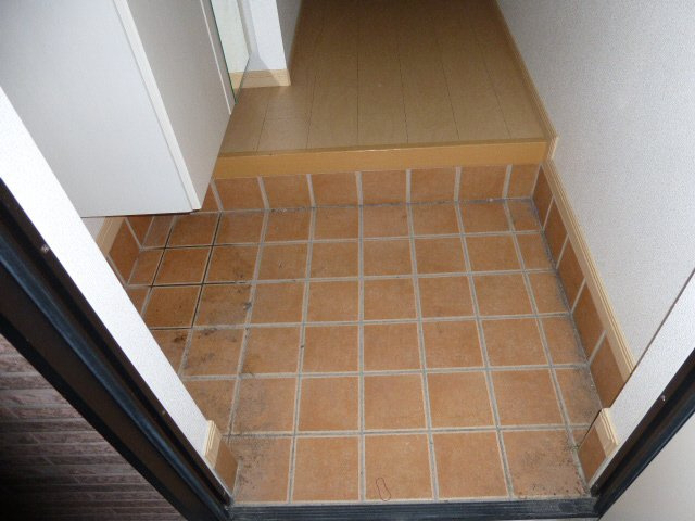 エクラタンＣの玄関
