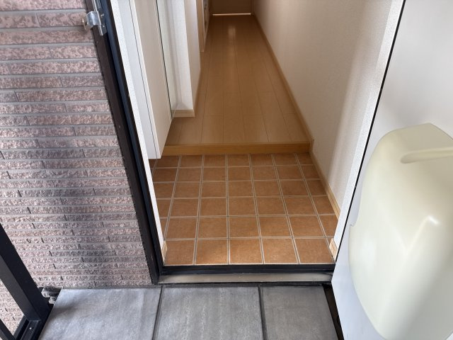 エクラタンＣの玄関