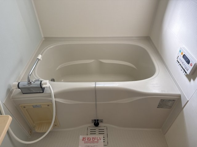 エクラタンＣの浴室