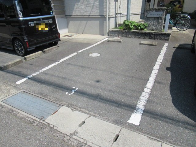 プランドール中道　Ｂ棟の駐車場