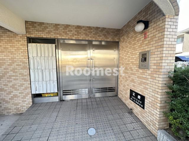 ジュネス新在家のエントランス|エントランスは安心のオートロック仕様です