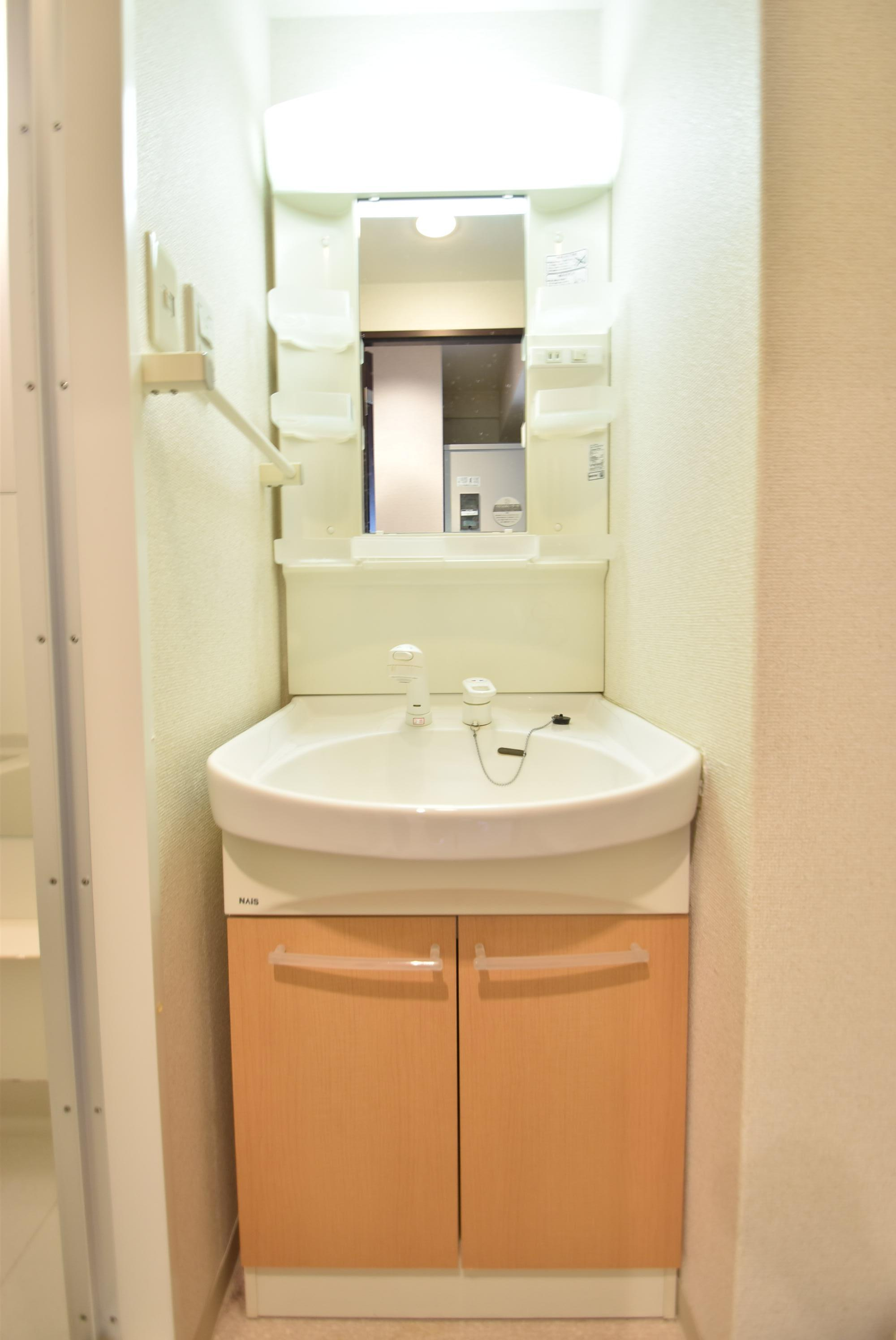 大阪市都島区内代町１丁目の賃貸マンションの洗面所