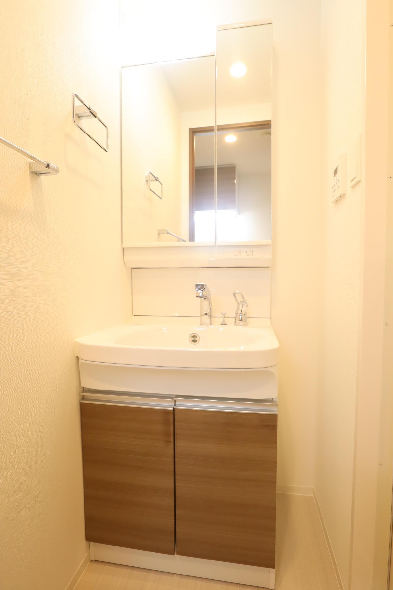 大阪市城東区今福西５丁目の賃貸マンションの洗面所