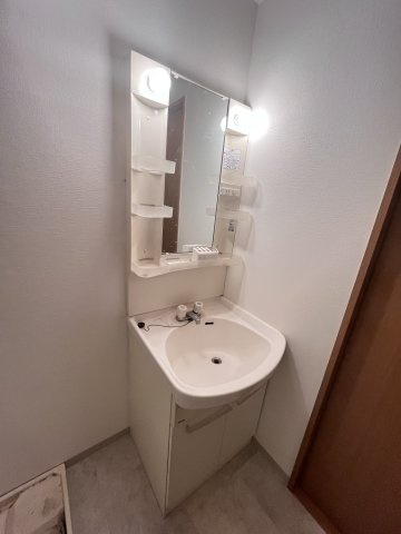 大阪市都島区都島南通１丁目の賃貸マンションの洗面所