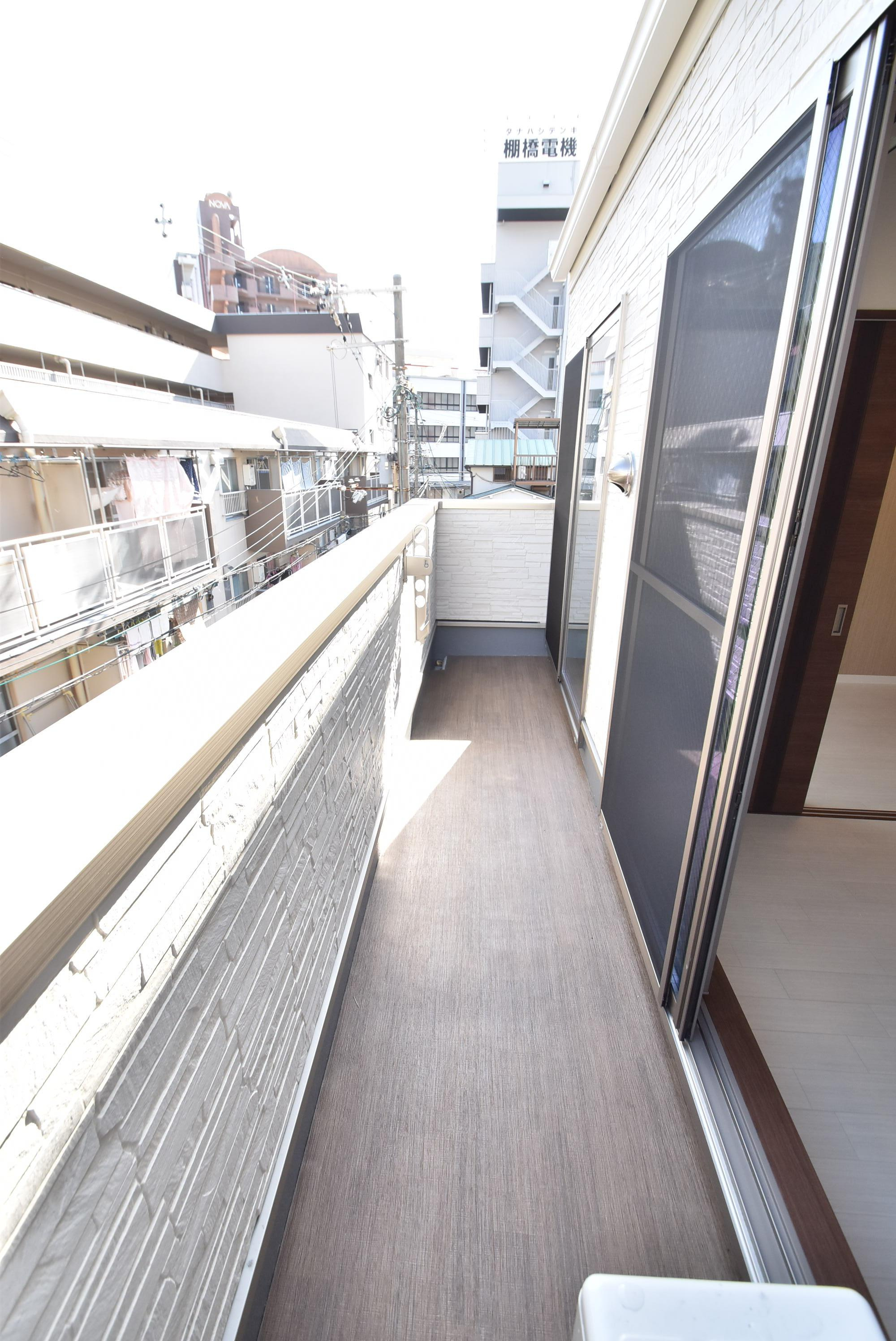 大阪市城東区蒲生２丁目のアパートのバルコニー