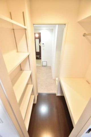 大阪市城東区蒲生３丁目の賃貸マンションの収納