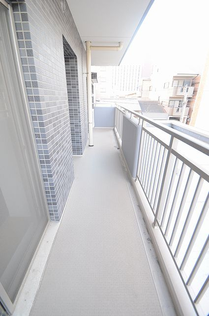 大阪市城東区野江２丁目の賃貸マンションのバルコニー