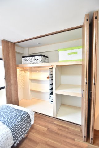 大阪市城東区成育３丁目の賃貸マンションの収納